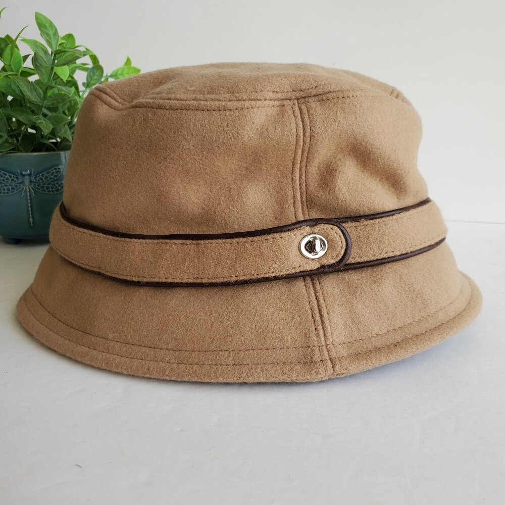 NWT Coach Wool Hat in Camel with Dark brown leather trim (FS2696)